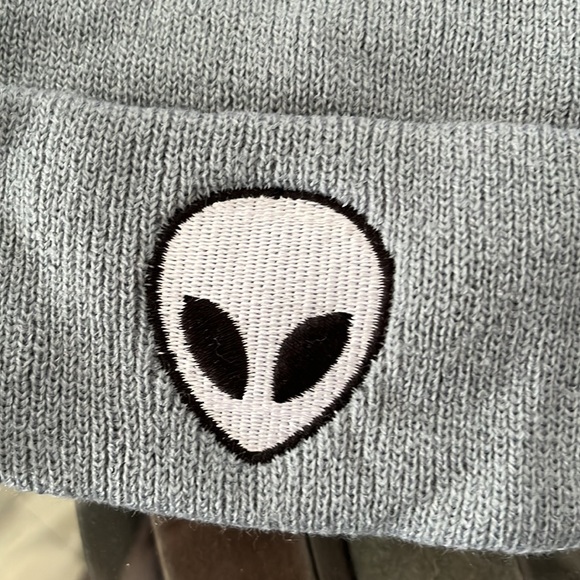 3 PACK BEANNIES (COW/DISTRICT)(ALIEN/UNKNOWN)(BLK& WHT/HERSCHELSUPPLY CO. NWOT - Picture 4 of 7